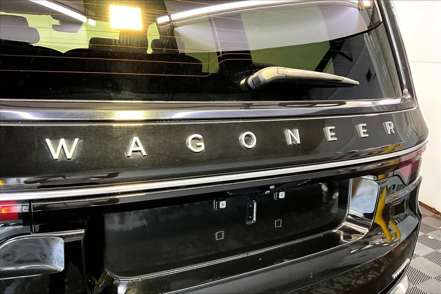 Used 2022 Jeep Wagoneer Series II AWD/4WD image 32