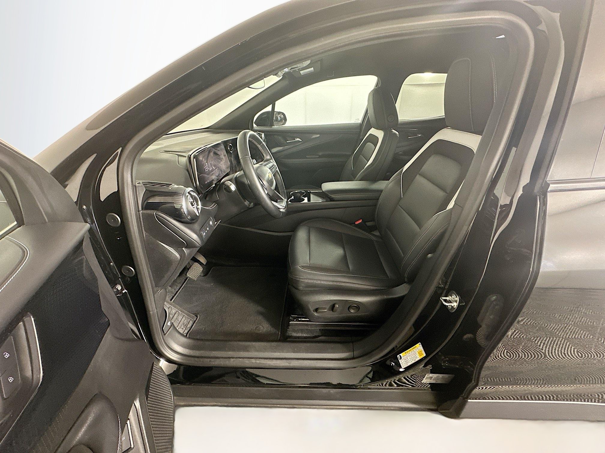 Used 2024 Chevrolet Blazer EV LT AWD/4WD image 13