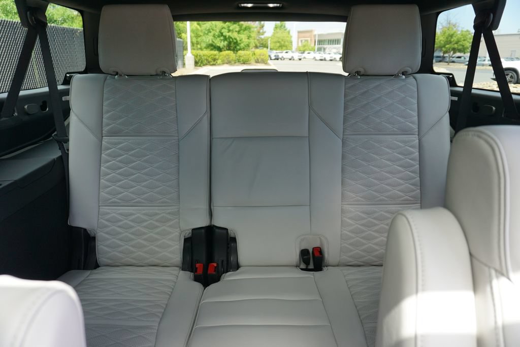 Used 2025 Cadillac Escalade ESV V AWD/4WD image 42