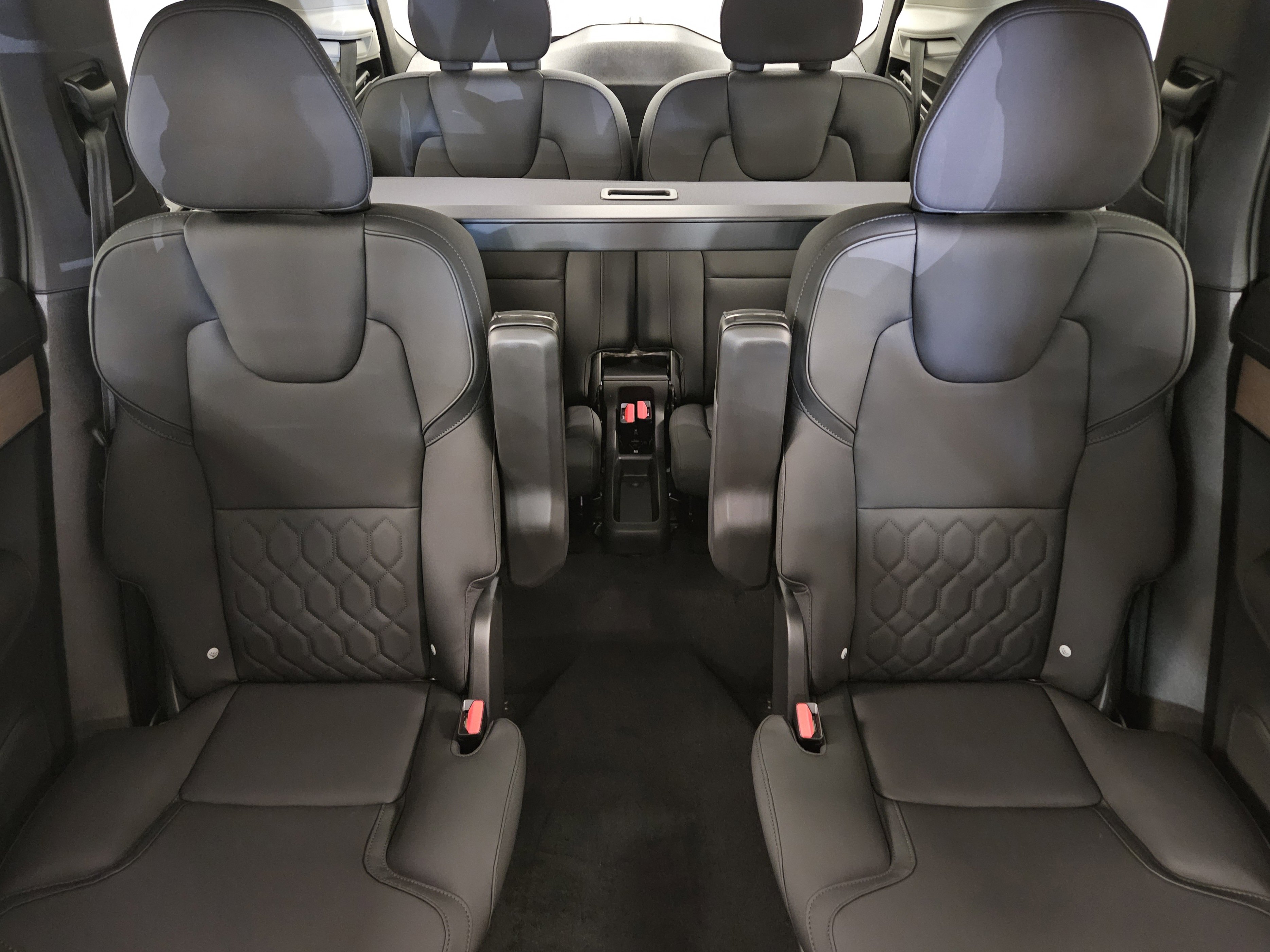 New 2026 Volvo XC90 B6 Plus image 41