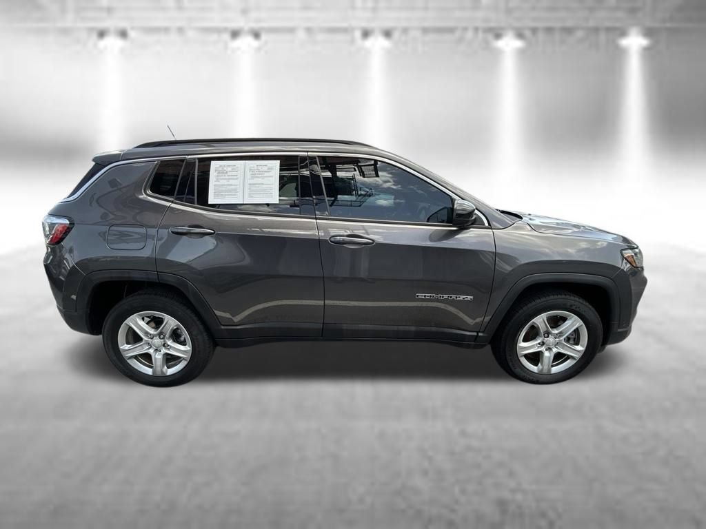 Used 2023 Jeep Compass Latitude w/ Convenience Group AWD/4WD image 8