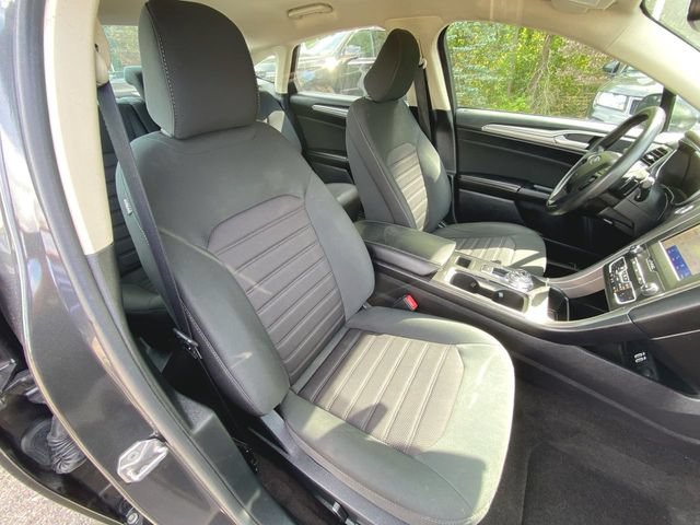 Used 2020 Ford Fusion SE AWD/4WD image 26