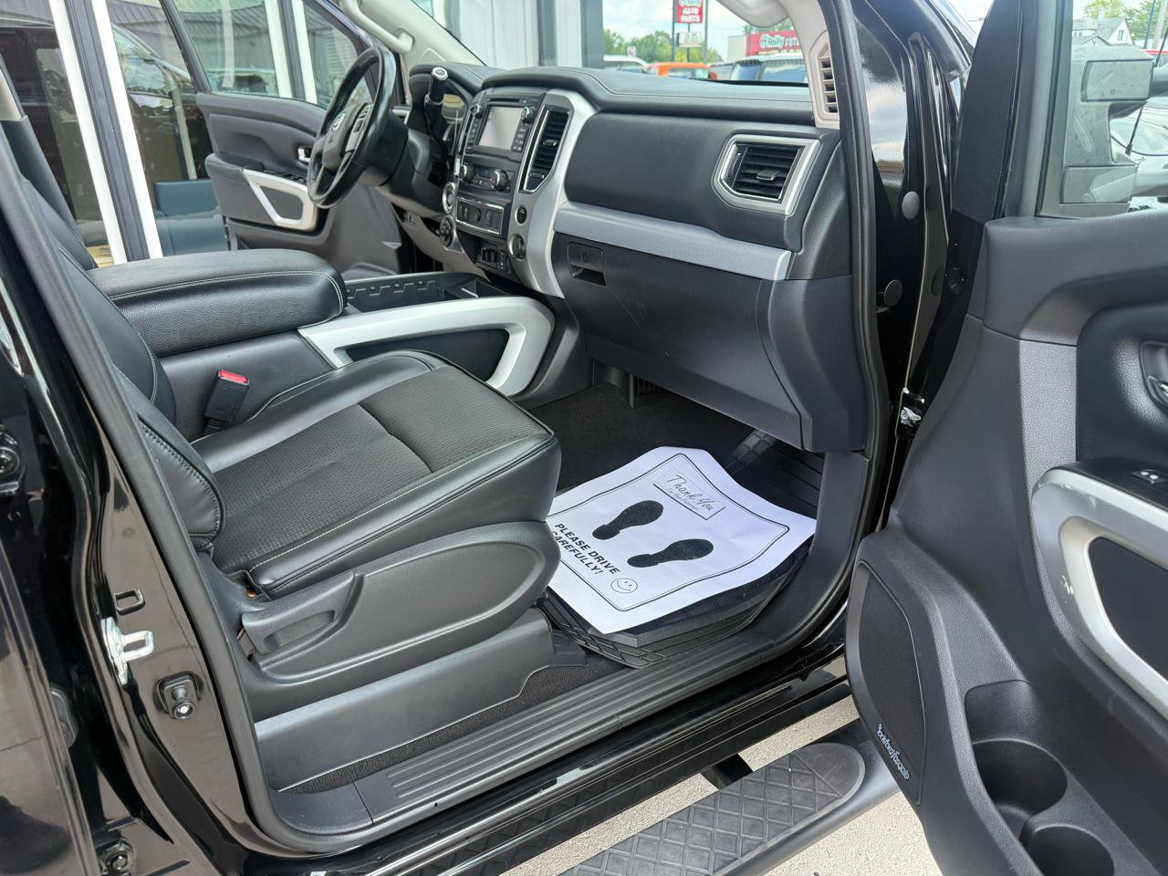 Used 2017 Nissan Titan PRO-4X AWD/4WD image 15