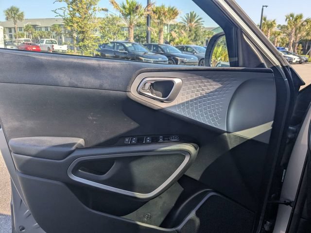 Used 2023 Kia Soul LX FWD image 30