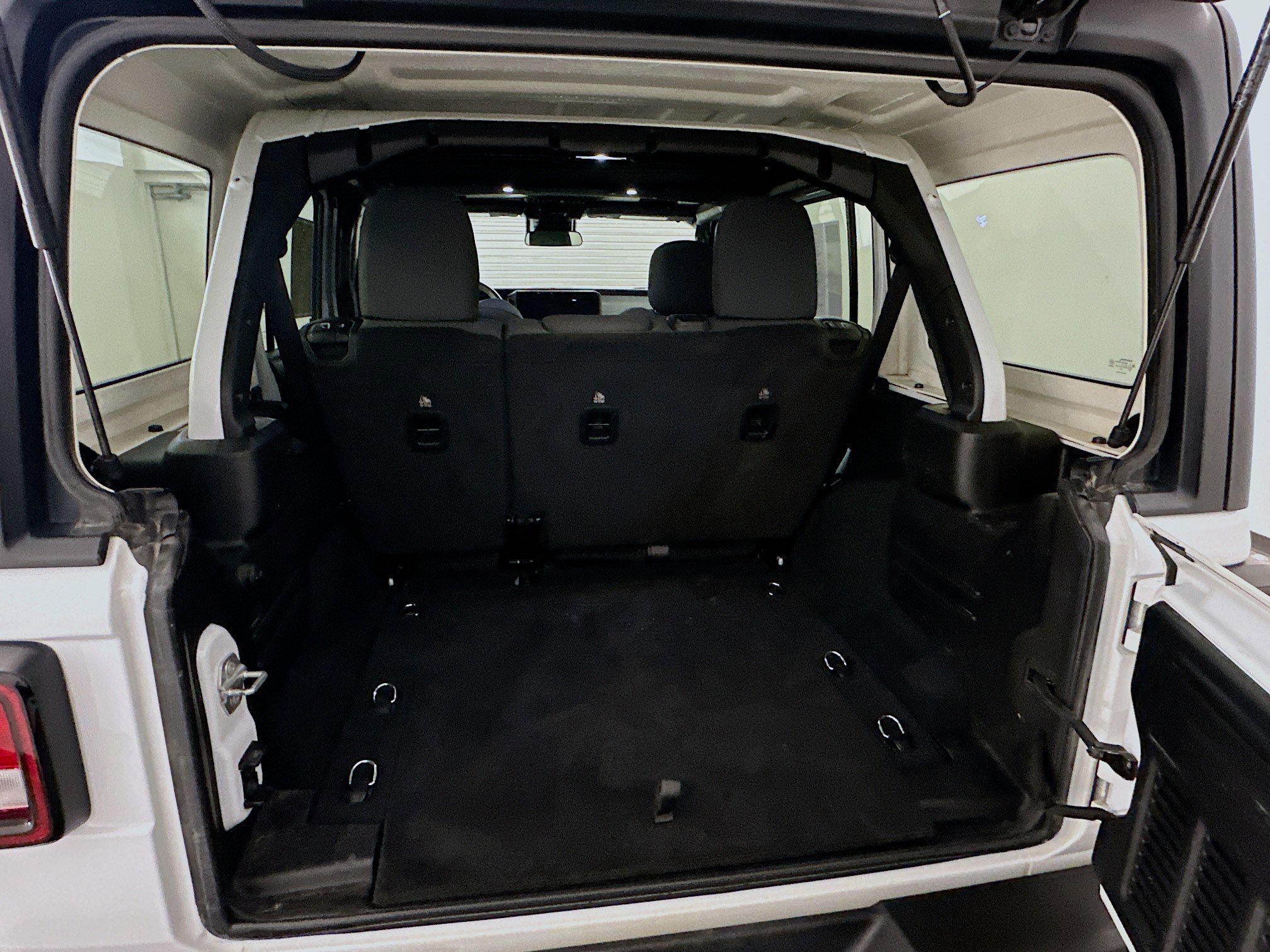 Used 2024 Jeep Wrangler Sport S image 29