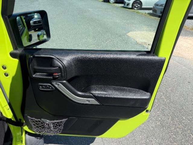 Used 2017 Jeep Wrangler Sahara AWD/4WD image 6