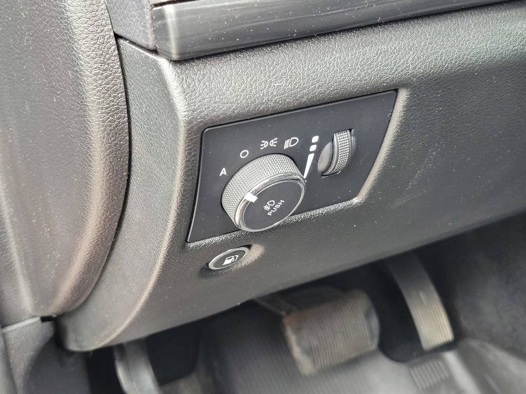 Used 2021 Jeep Grand Cherokee Laredo AWD/4WD image 17