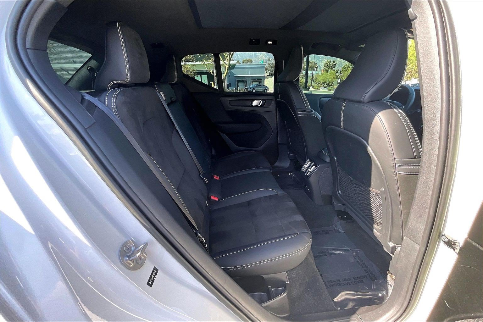 Used 2023 Volvo XC40 Recharge Ultimate AWD/4WD image 18