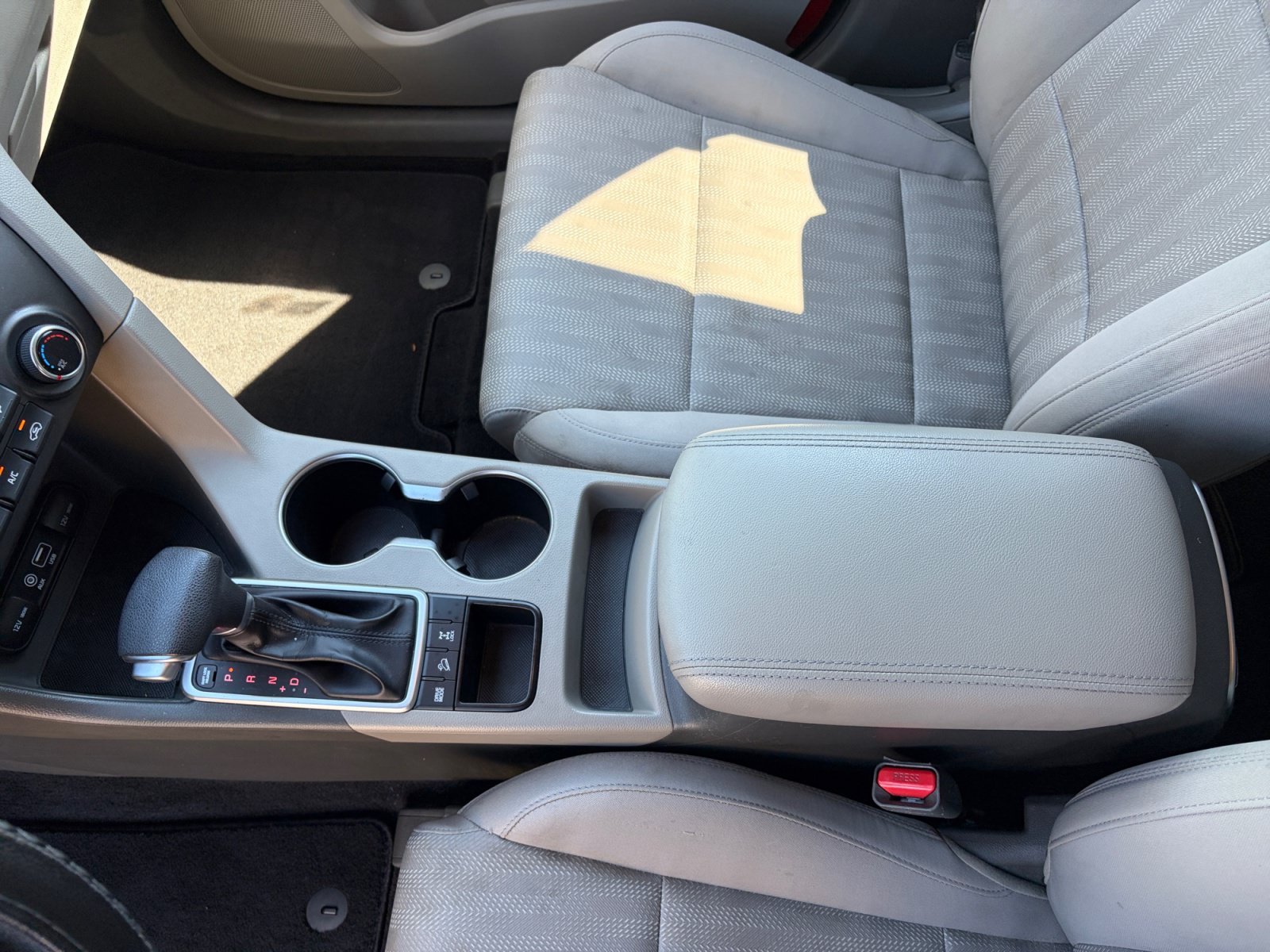Used 2019 Kia Sportage LX AWD/4WD image 16