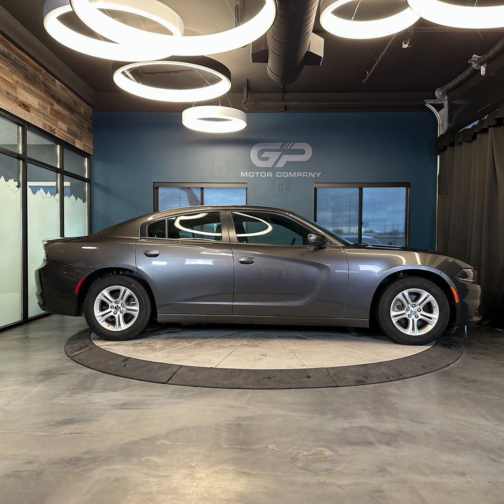 Used 2022 Dodge Charger SXT image 2