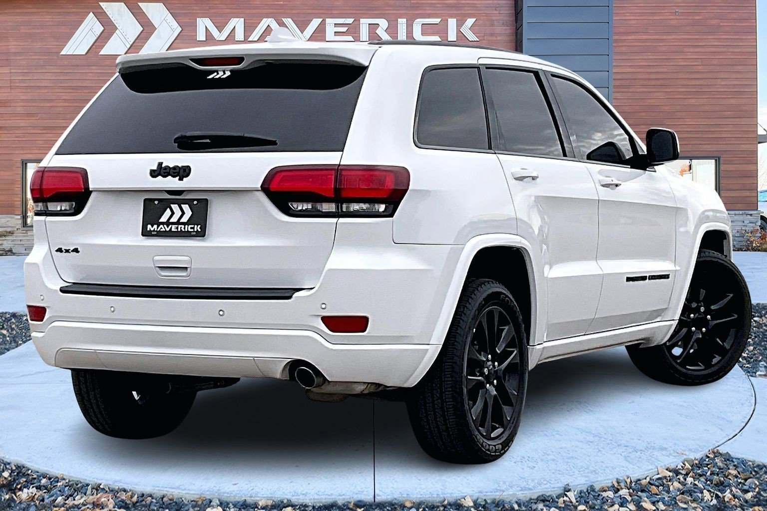 Used 2022 Jeep Grand Cherokee Laredo X image 5