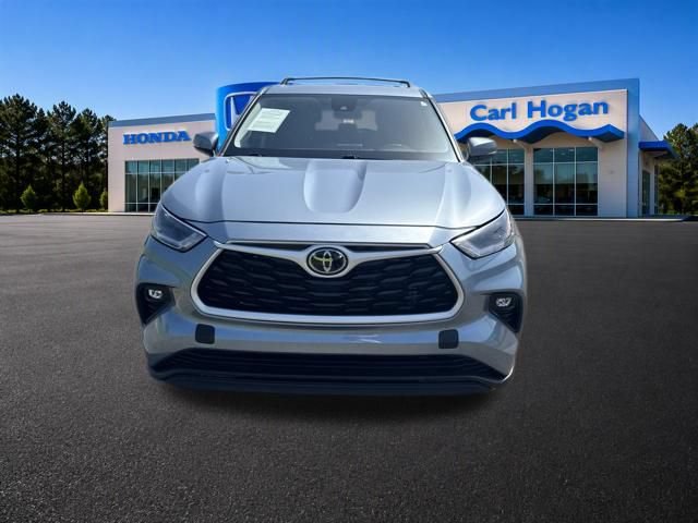 Used 2021 Toyota Highlander LE FWD image 7