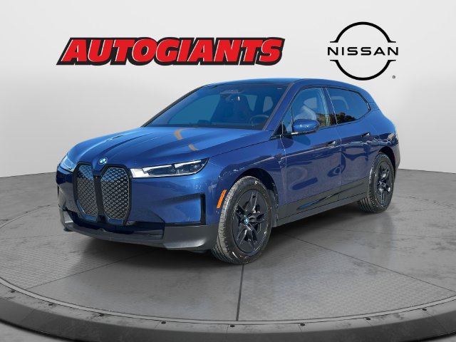 Used 2024 BMW iX xDrive50 w/ Premium Package AWD/4WD image 6