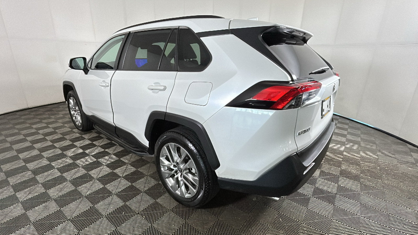 Used 2025 Toyota RAV4 XLE Premium w/ Weather Package AWD/4WD image 5