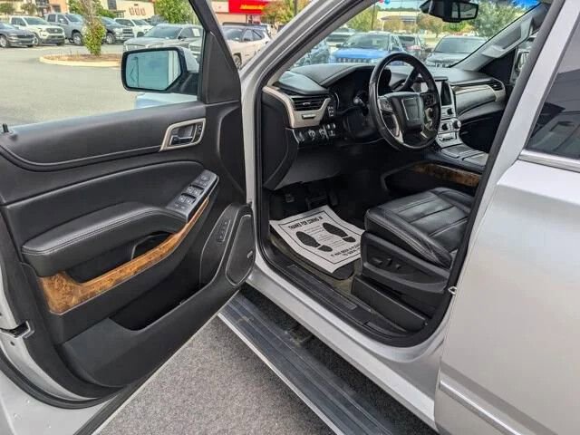 Used 2015 GMC Yukon Denali w/ Premium Package AWD/4WD image 29
