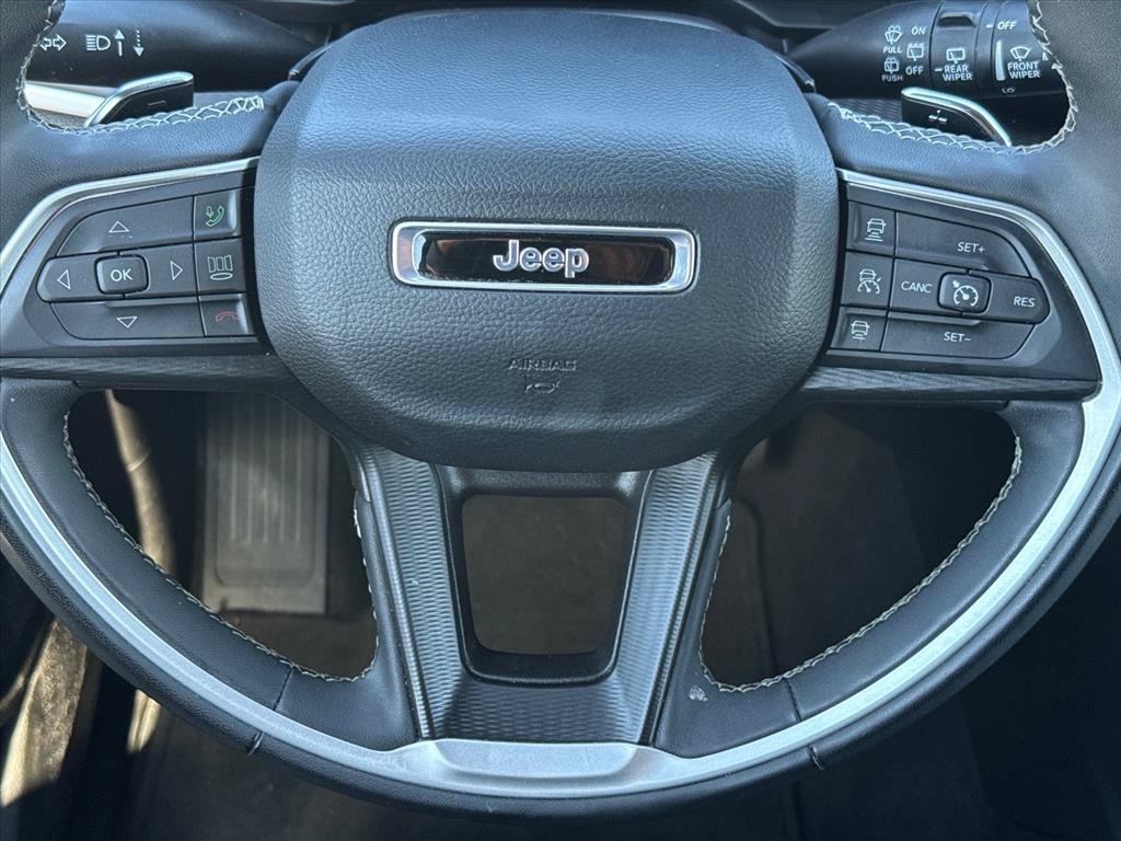 Used 2024 Jeep Grand Cherokee L Laredo AWD/4WD image 13
