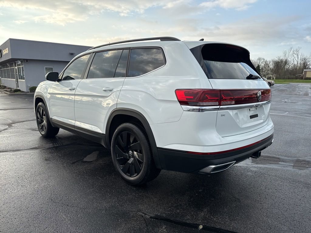Used 2024 Volkswagen Atlas SE image 2