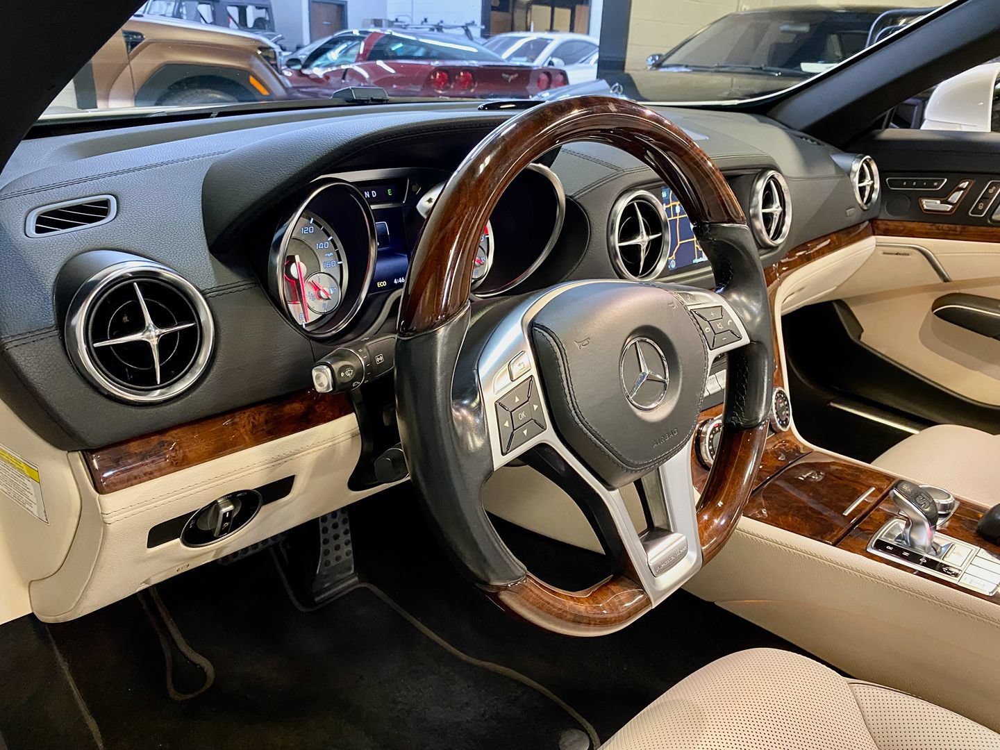 Used 2014 Mercedes-Benz SL 550 image 26