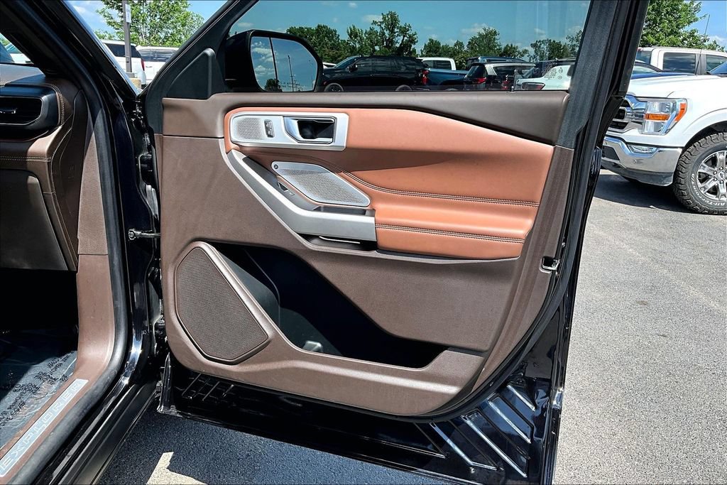 Used 2022 Ford Explorer King Ranch w/ Technology Package AWD/4WD image 31