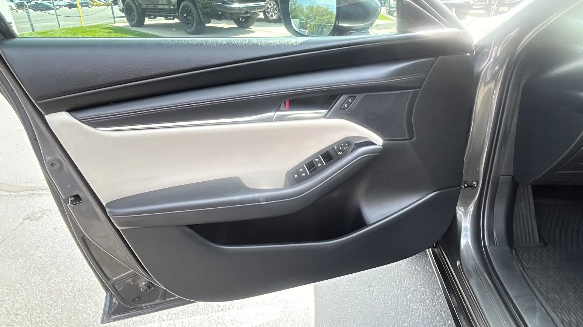 Used 2023 MAZDA MAZDA3 s image 9