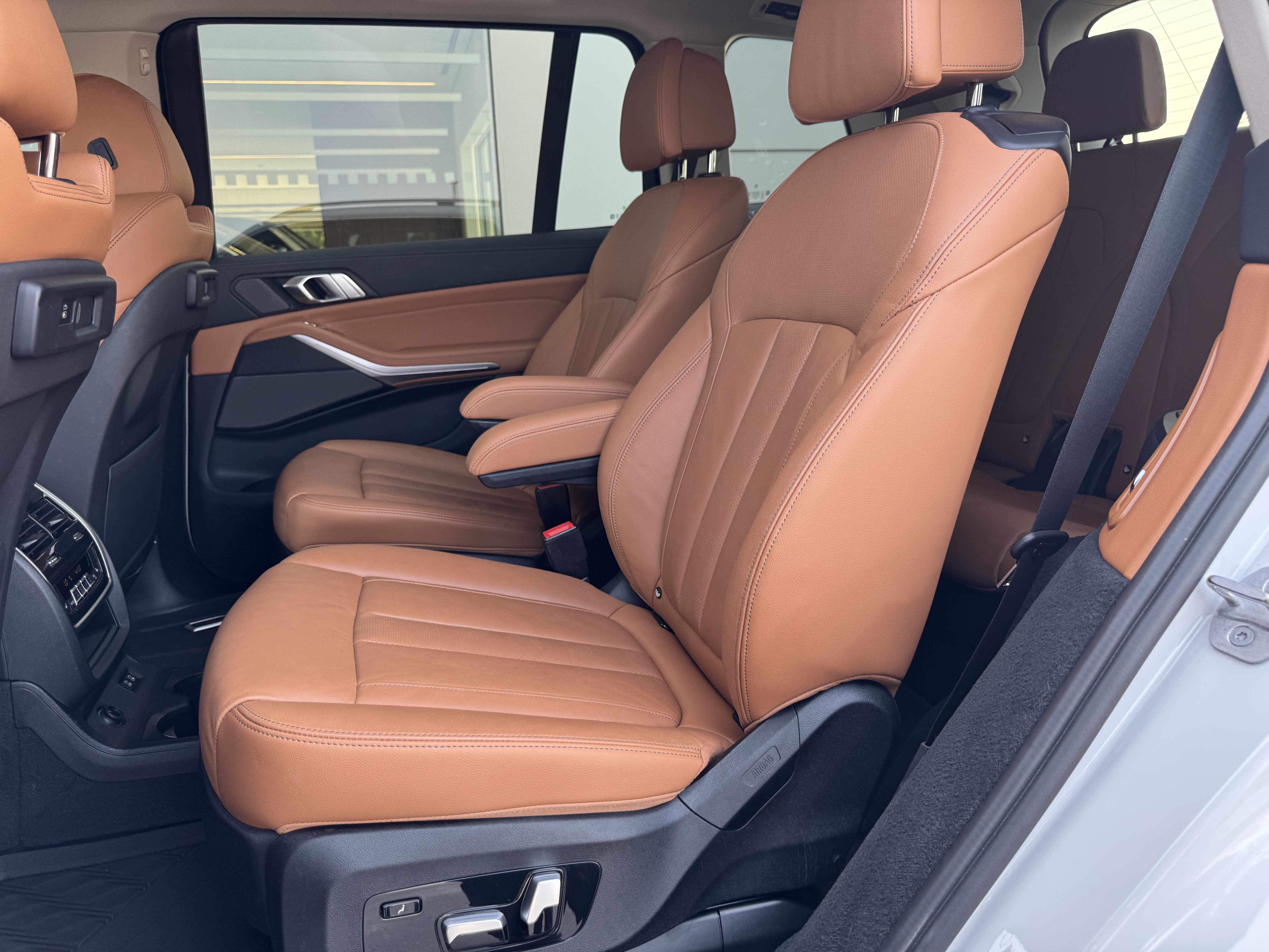 Used 2022 BMW X7 xDrive40i w/ Premium Package AWD/4WD image 25