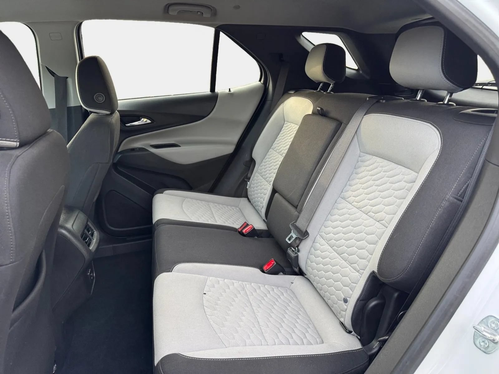 Used 2021 Chevrolet Equinox LS FWD image 11