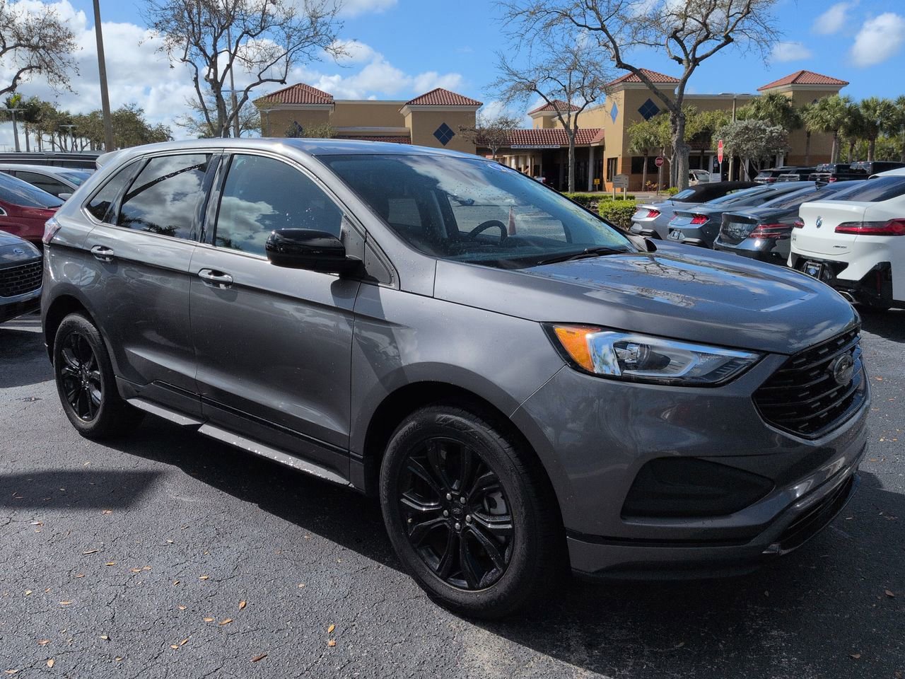 Certified 2022 Ford Edge SE w/ Black Appearance Package image 2