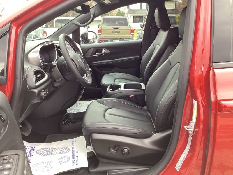 New 2026 Chrysler Pacifica Select image 26