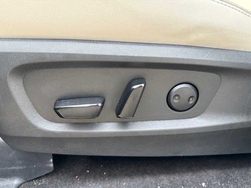 Used 2022 Nissan Pathfinder SL AWD/4WD image 10