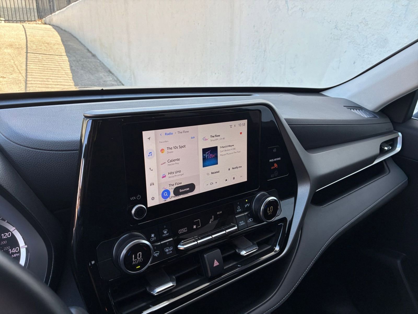 Used 2025 Toyota Highlander LE image 20