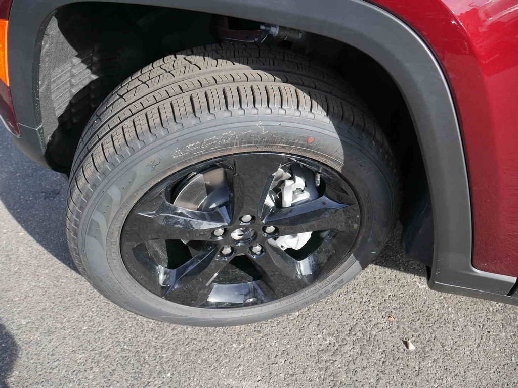 New 2025 Jeep Grand Cherokee Limited w/ Luxury Tech Group II image 9