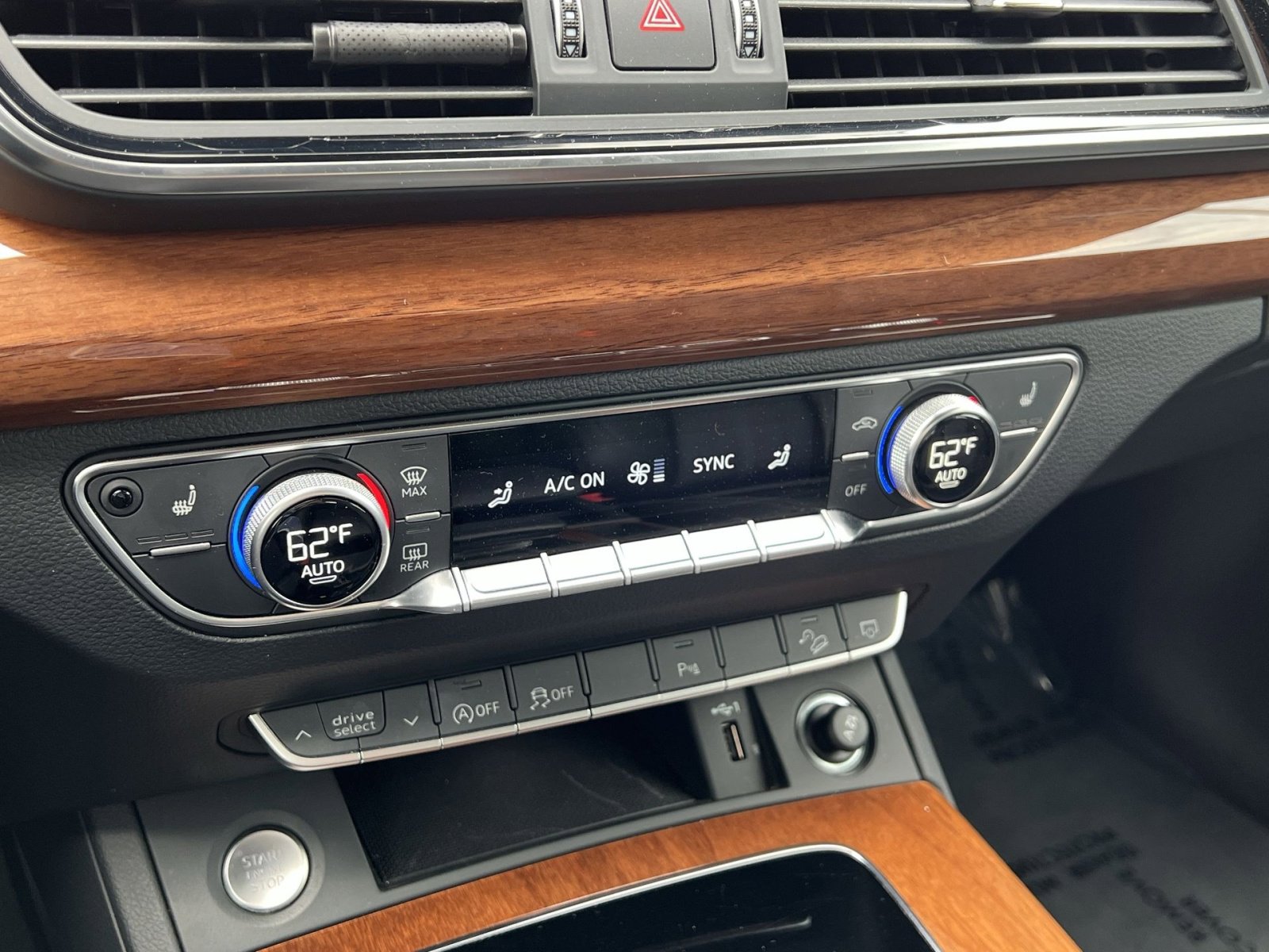 Used 2023 Audi Q5 2.0T Premium w/ Convenience Package AWD/4WD image 22