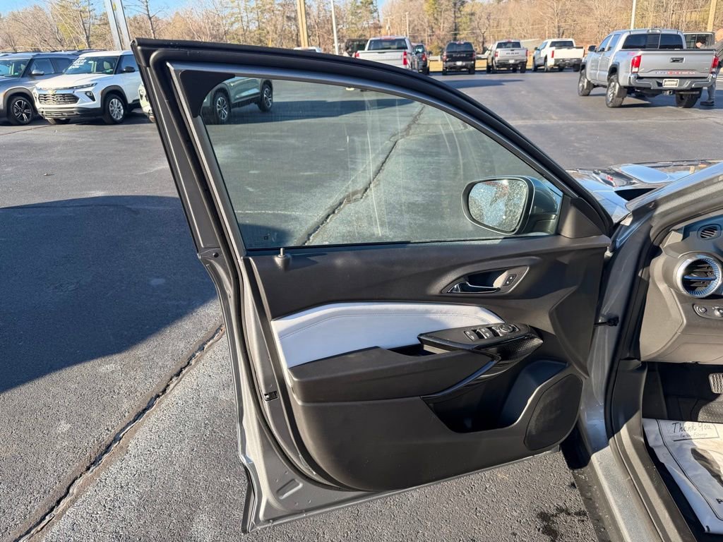 New 2026 Chevrolet Trax LT w/ Sunroof Package image 10