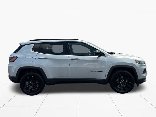 Used 2025 Jeep Compass Latitude w/ Convenience Group AWD/4WD image 7