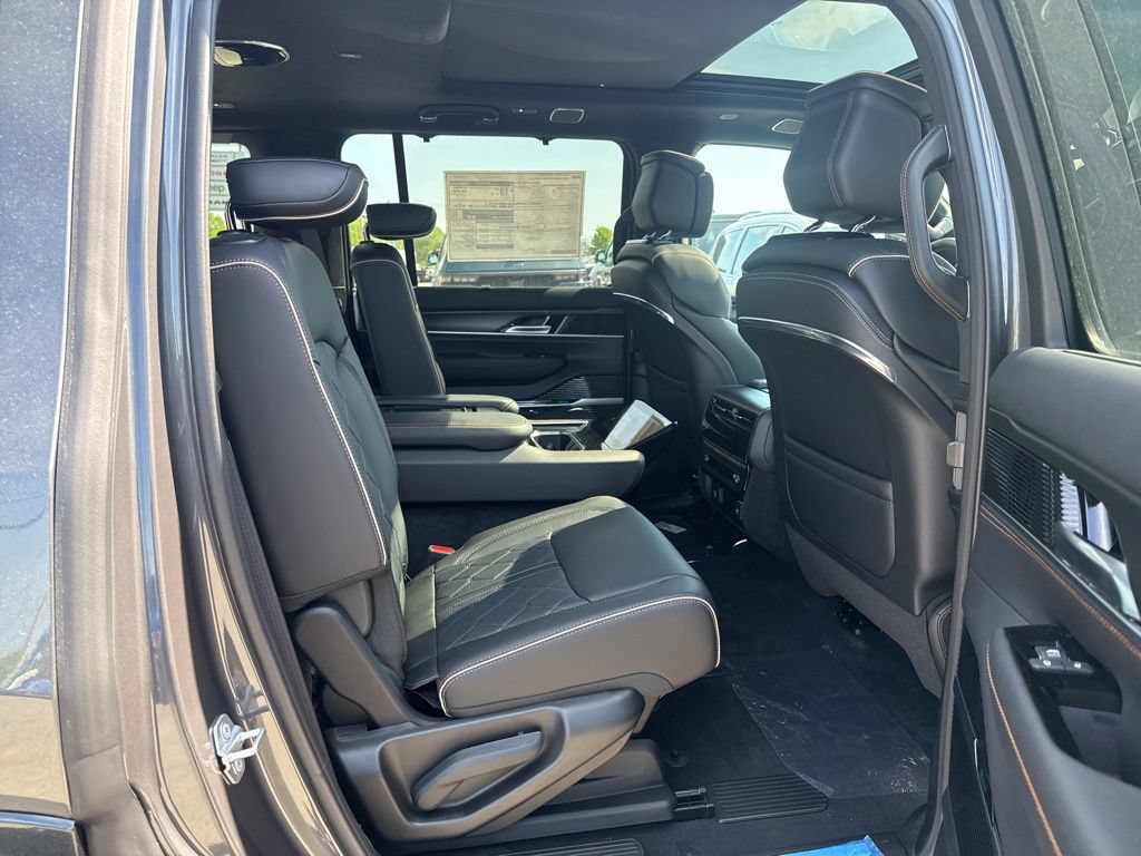 New 2026 Jeep Grand Wagoneer Summit AWD/4WD image 32