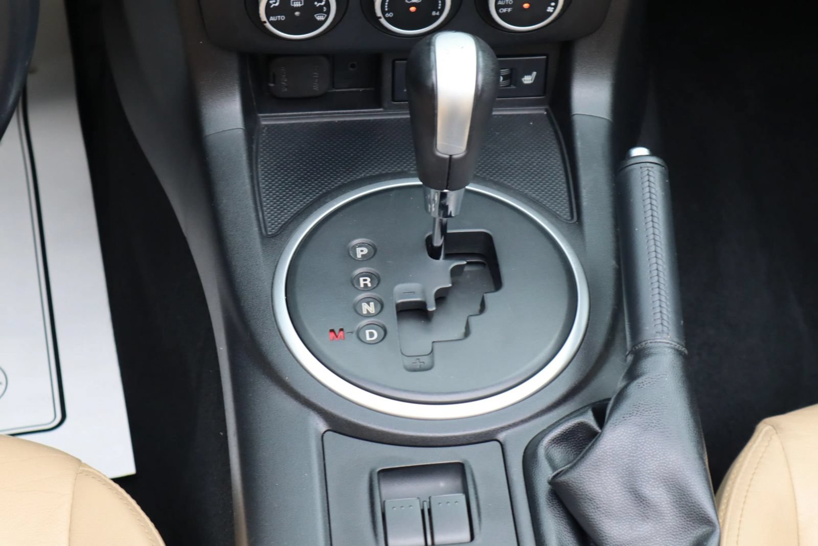 Used 2009 MAZDA MX-5 Miata Grand Touring RWD image 19