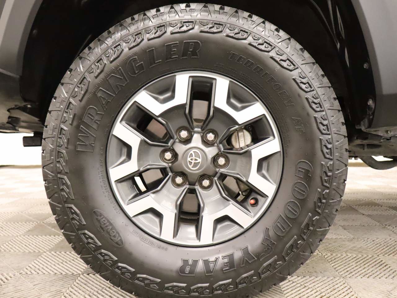 Used 2022 Toyota Tacoma TRD Off-Road image 6