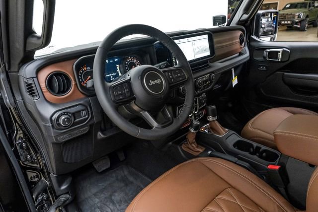 Used 2025 Jeep Gladiator Rubicon w/ Safety Group AWD/4WD image 13