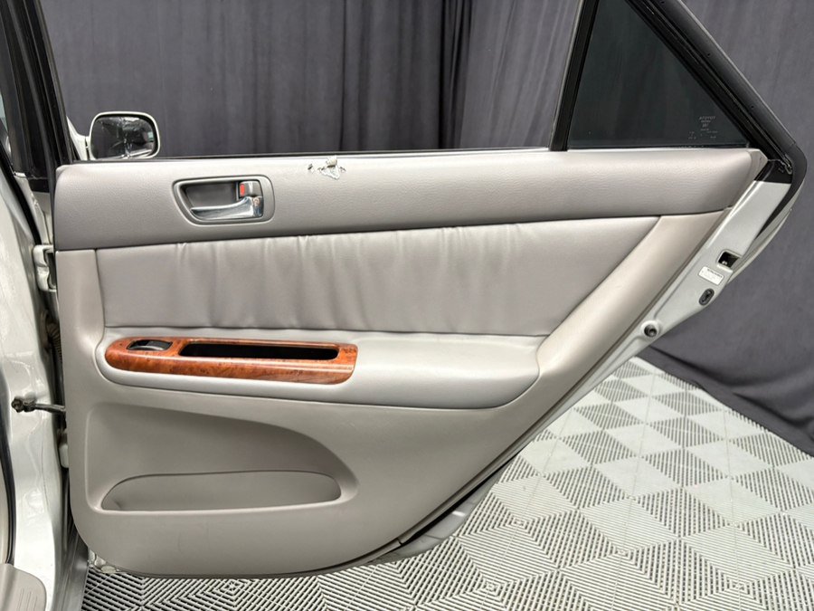Used 2006 Toyota Camry XLE FWD Sedan 3.0L 6-Cyl image 24