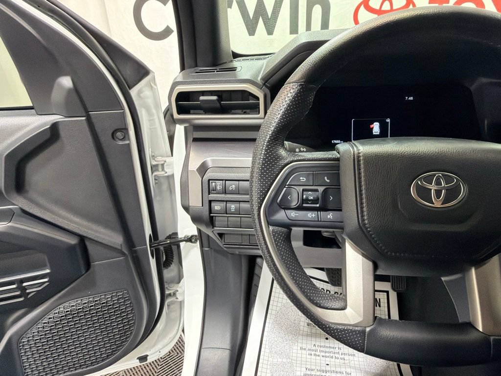 Used 2025 Toyota 4Runner SR5 AWD/4WD image 25