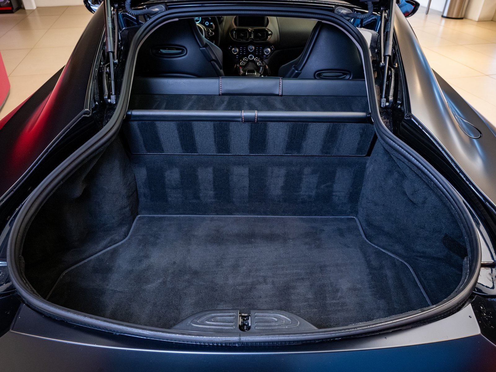 Used 2020 Aston Martin V8 Vantage Coupe image 22