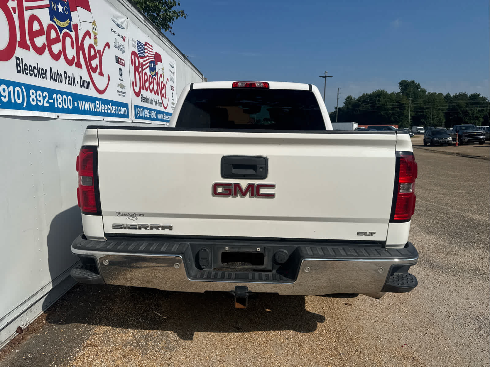 Used 2015 GMC Sierra 1500 SLT w/ SLT Crew Cab Value Package AWD/4WD image 4