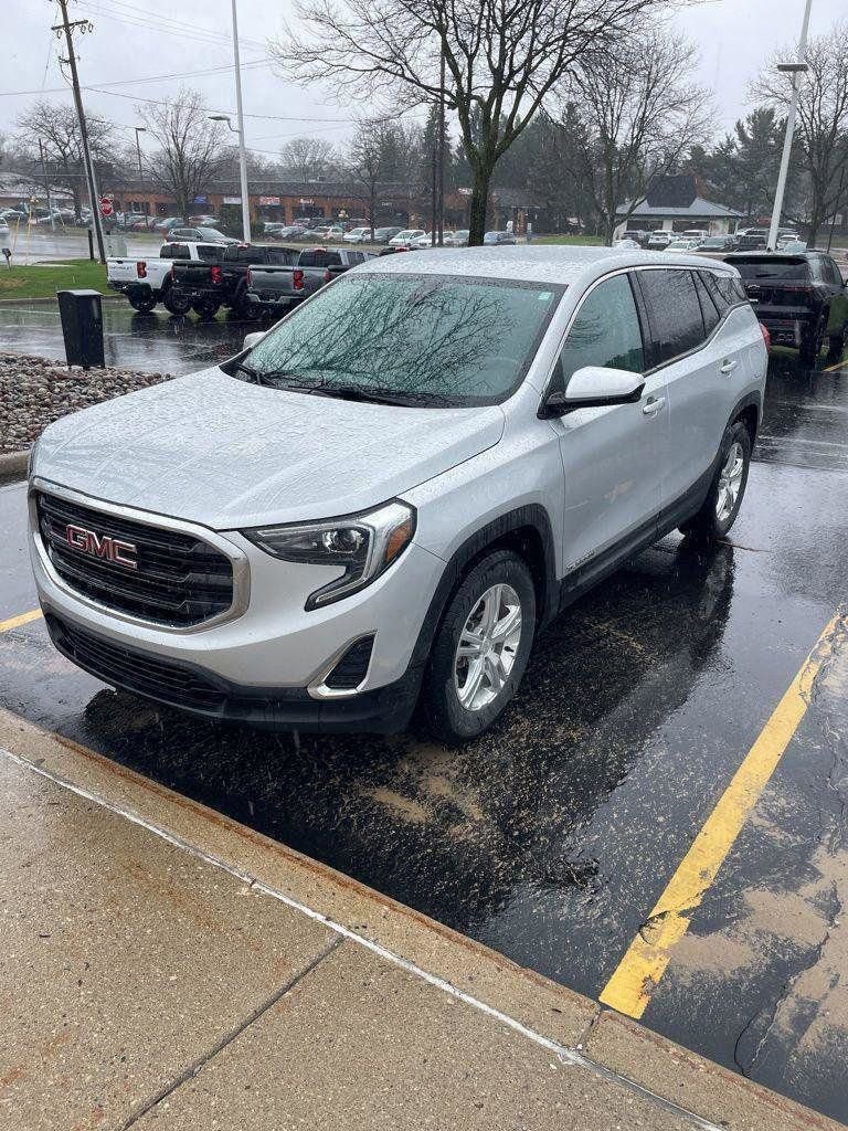 Used 2020 GMC Terrain SLE FWD image 1