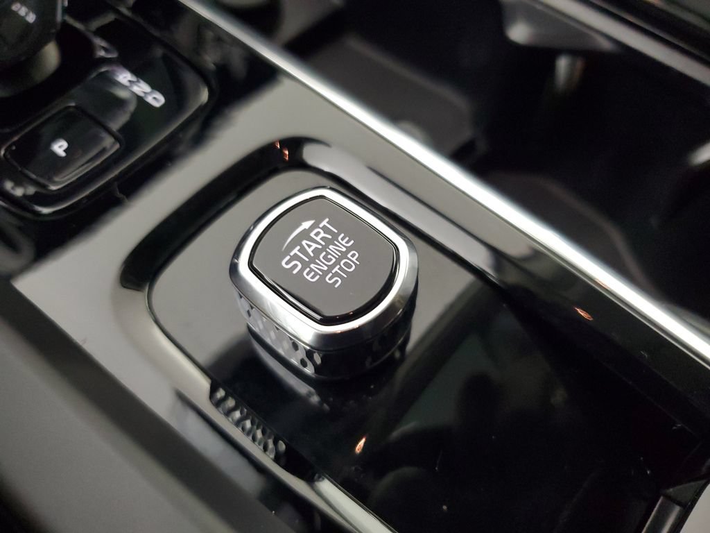 Used 2023 Volvo XC60 B5 Ultimate AWD/4WD image 33