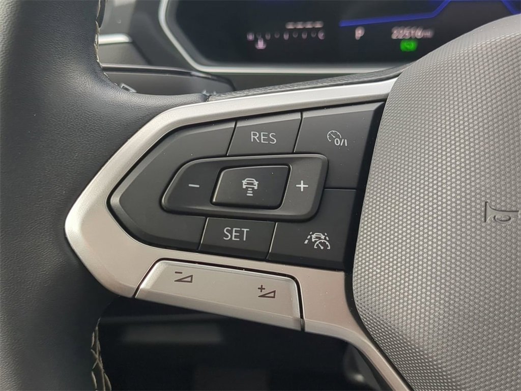 Used 2024 Volkswagen Tiguan SE image 24