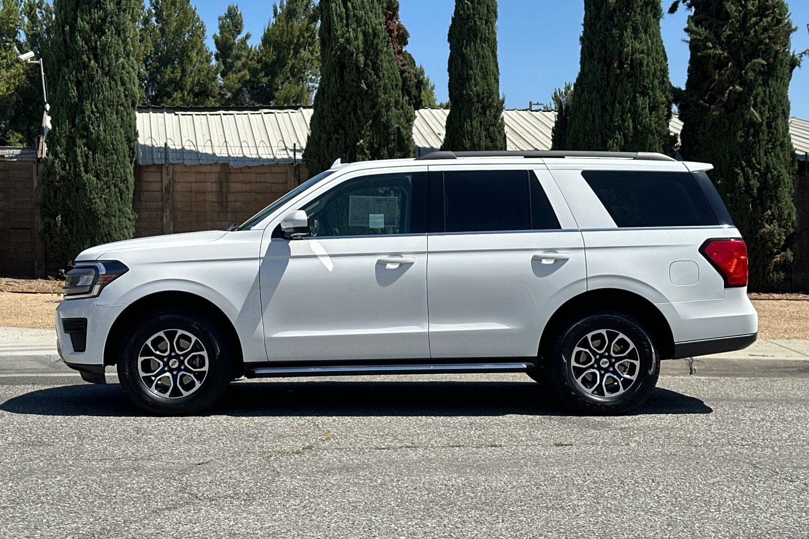 Used 2023 Ford Expedition XLT AWD/4WD image 7