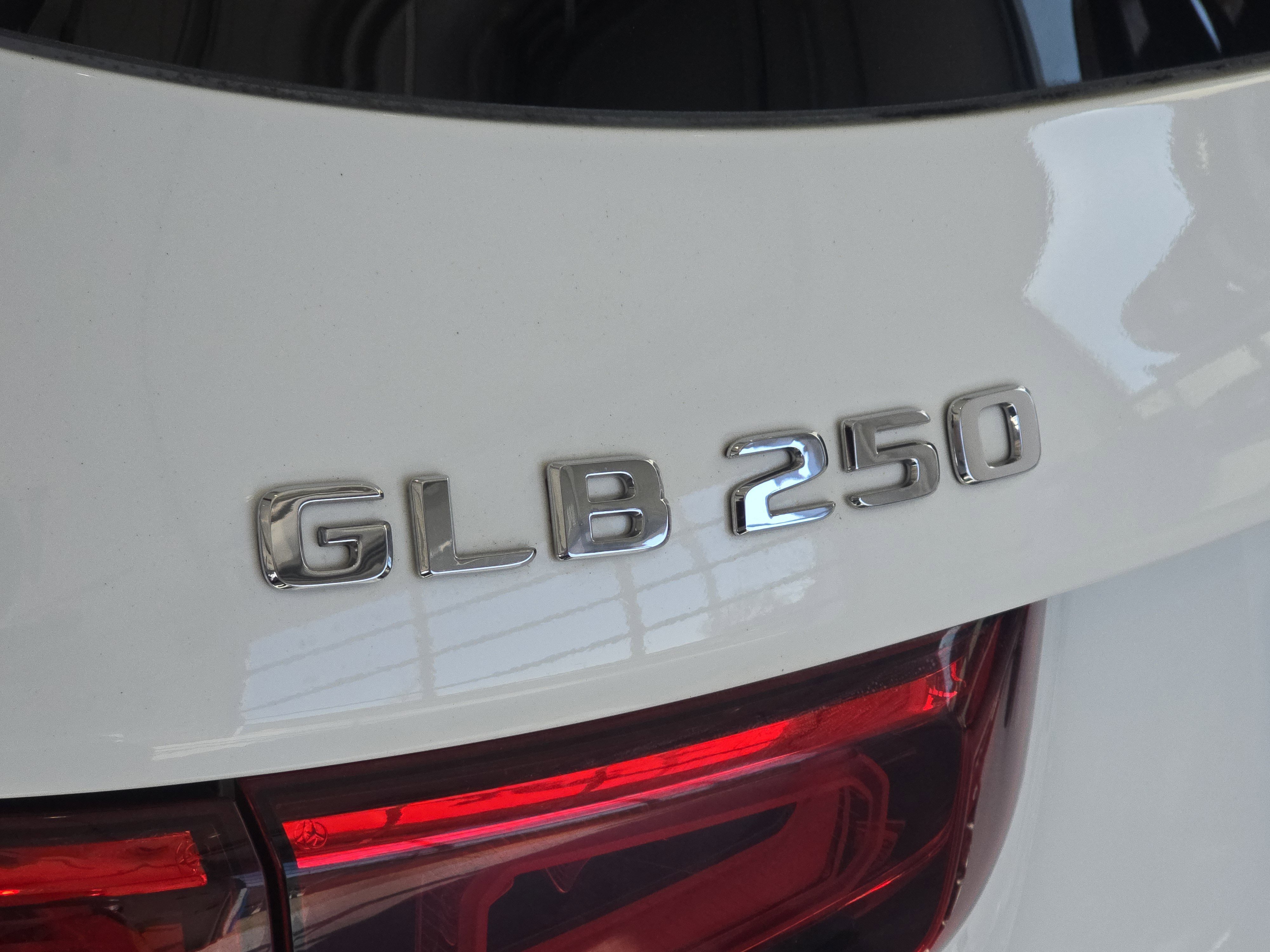 Used 2023 Mercedes-Benz GLB 250 4MATIC image 16