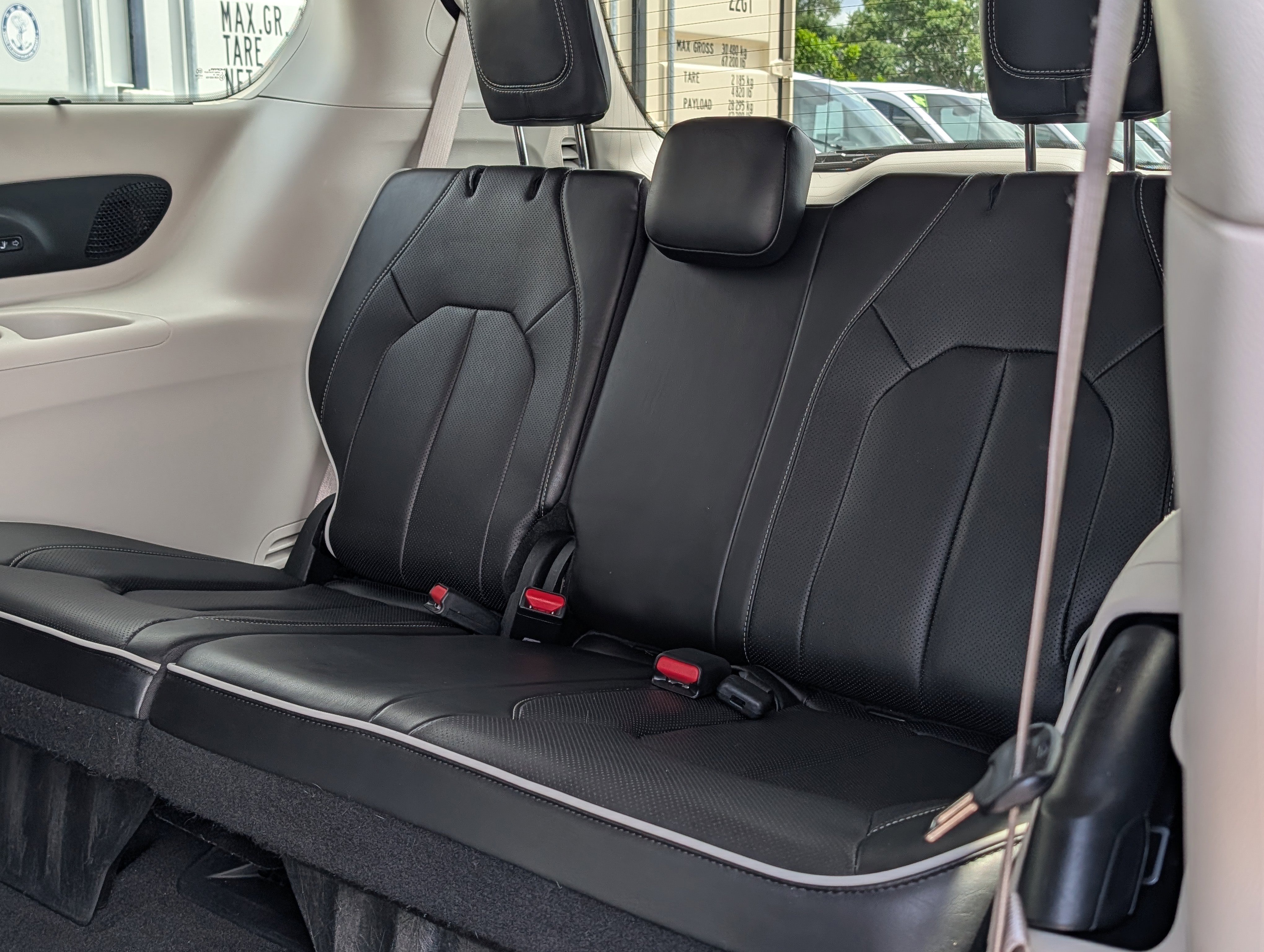 Used 2022 Chrysler Pacifica Limited FWD image 16