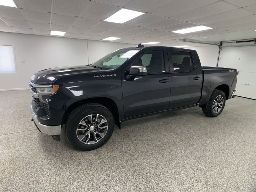 Used 2023 Chevrolet Silverado 1500 LT AWD/4WD image 4