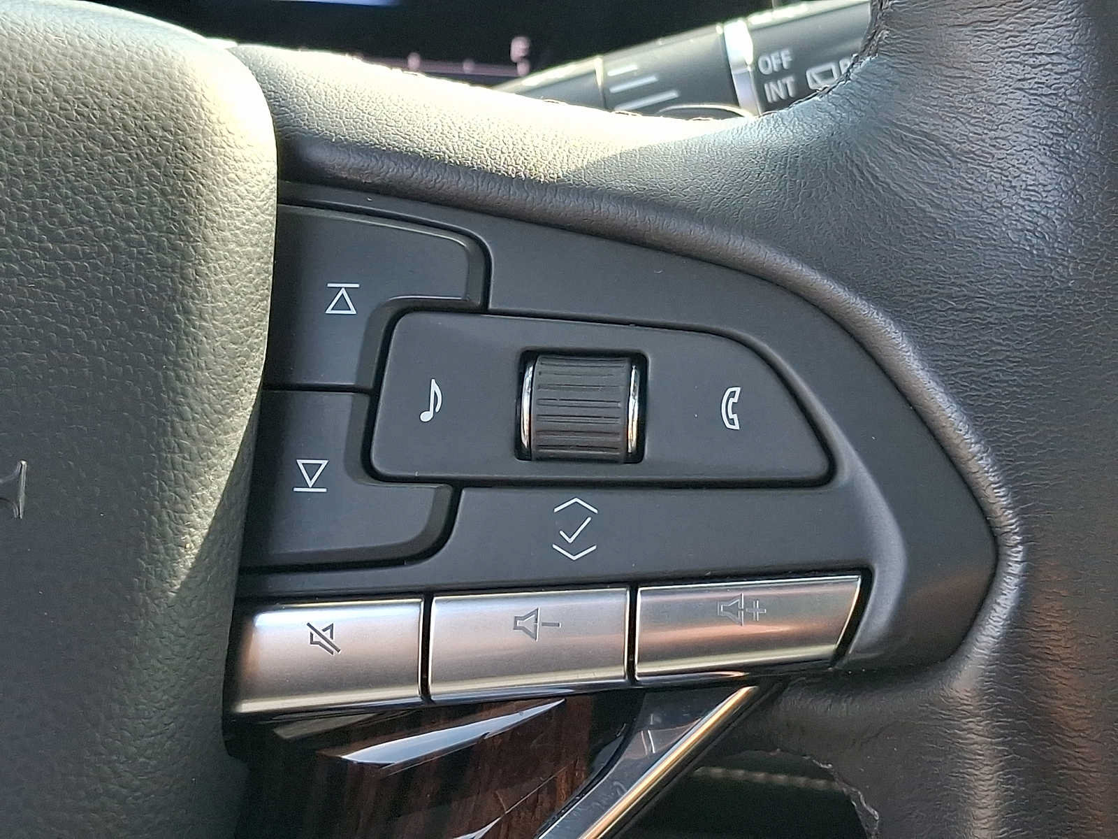 Used 2023 Cadillac Escalade Premium Luxury w/ LPO, Floor Liner Package AWD/4WD image 21